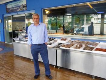 Το success story του Θοδωρή Σαλαντή: Delivery ψάρια από την ψησταριά στο σπίτι