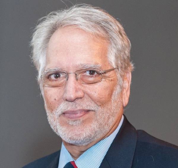 Ο Γ. Χρούσος στην "Ε": «Εχουμε πολλά χαρίσματα που θα μπορούσαν να μας κάνουν καλύτερους και ευτυχέστερους»