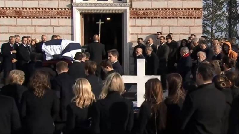 Ενταφιάστηκε στο Τατόι ο τέως βασιλιάς Κωνσταντίνος (Βίντεο)