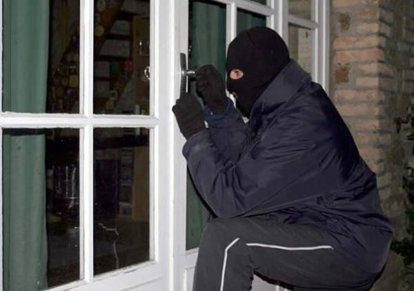 Λήστεψαν ηλικιωμένη στο σπίτι της στη Βαλύρα