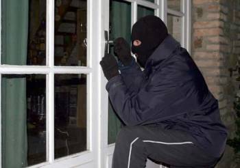 Λήστεψαν ηλικιωμένη στο σπίτι της στη Βαλύρα