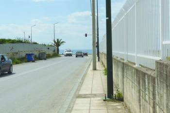 Ανατολικά της Ηρώων στην Παραλία: Κίνδυνοι παντού για πεζούς και ποδηλάτες (φωτογραφίες)