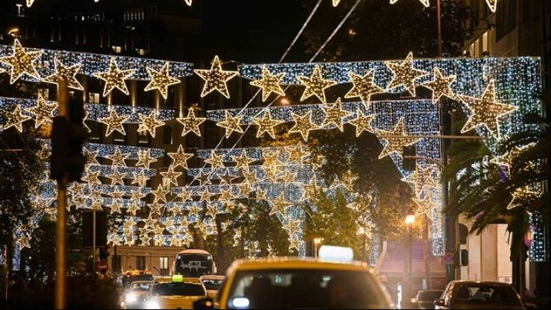 Χριστούγεννα χωρίς περιορισμούς, αλλά με αυξημένη προσοχή για την προστασία από τις ιογενείς λοιμώξεις