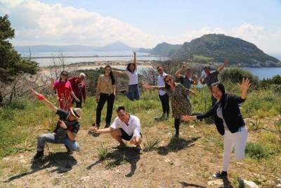 "Travel with the CEO": Γυρίσματα στη Μεσσηνία έκανε η κινέζικη τηλεόραση (φωτογραφίες)