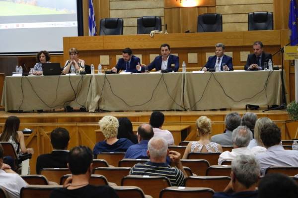 Καλαμάτα: Παρουσιάστηκαν οι στόχοι της νέας ΚΑΠ - Στήριξη εισοδήματος και προσέλκυση νέων αγροτών (βίντεο)