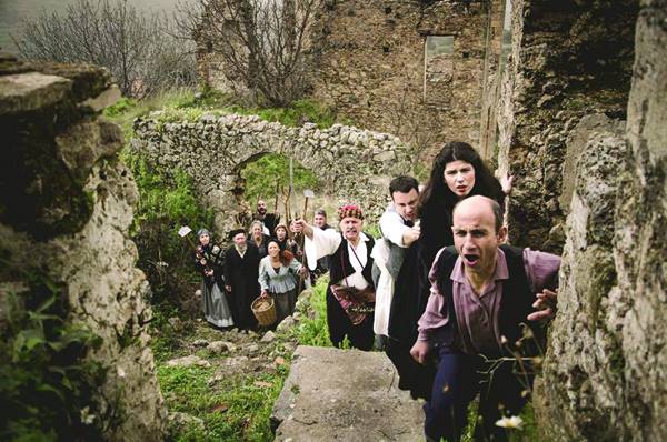 ΜΕΘ: Προβές για τη παράσταση “Ο Χριστός Ξανασταυρώνεται” (φωτογραφίες)