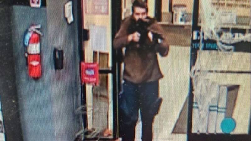 Ανθρωποκυνηγητό για τον δράστη του μακελειού στην πόλη Λιούιστον των ΗΠΑ (βίντεο)