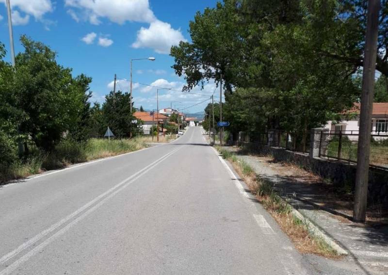Κατασκευή πεζοδρομίων στα Παραδείσια