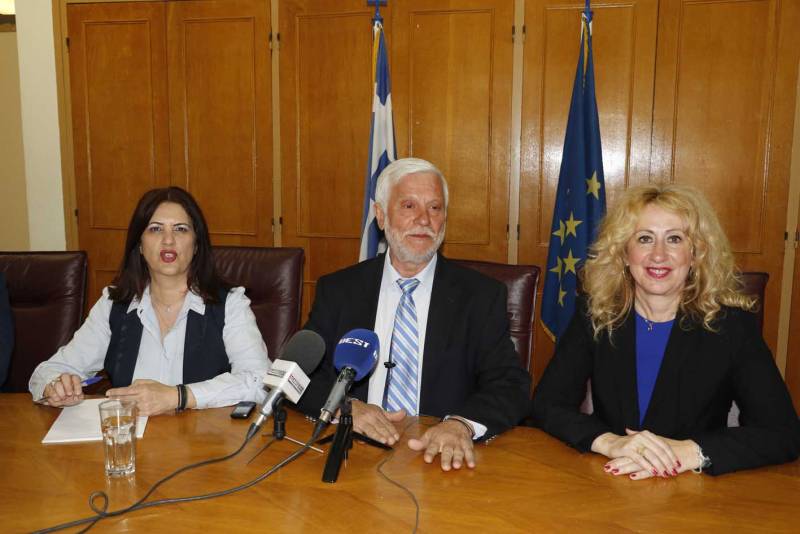 Καλαμάτα: Οξειδωμένο "κοριό" από την εποχή του... Δράκου βλέπει ο Τατούλης! (βίντεο)