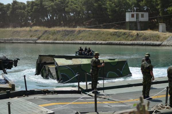 Τη νέα... ΜΟΜΑ εγκαινίασε στο Λουτράκι ο Καμμένος
