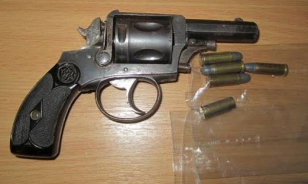 Τσιγγάνος στα Φιλιατρά έχασε τσαντάκι με… περίστροφο