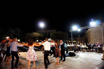 Λαικό γλέντι στους Γαργαλιάνους