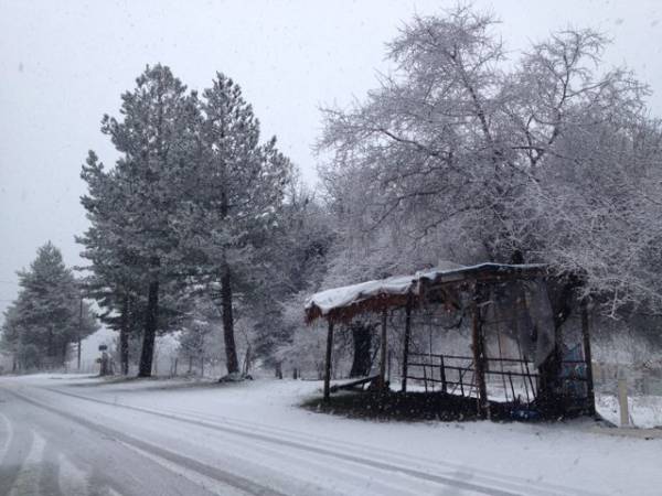 Παραμένει δύσκολη η κατάσταση από τα χιόνια στην Πελοπόννησο