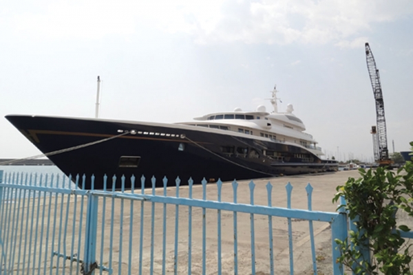 Πόλος έλξης θαλαμηγών το λιμάνι της Καλαμάτας