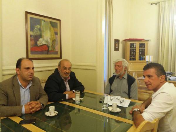 Τατούλης και Κατσίβελας συζήτησαν για τα σκουπίδια