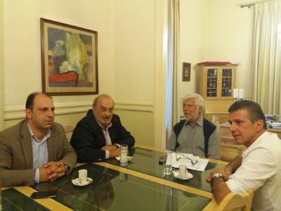 Τατούλης και Κατσίβελας συζήτησαν για τα σκουπίδια