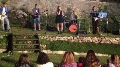 Μουσικοχορευτικό σεργιάνι στην πλατεία της Θουρίας