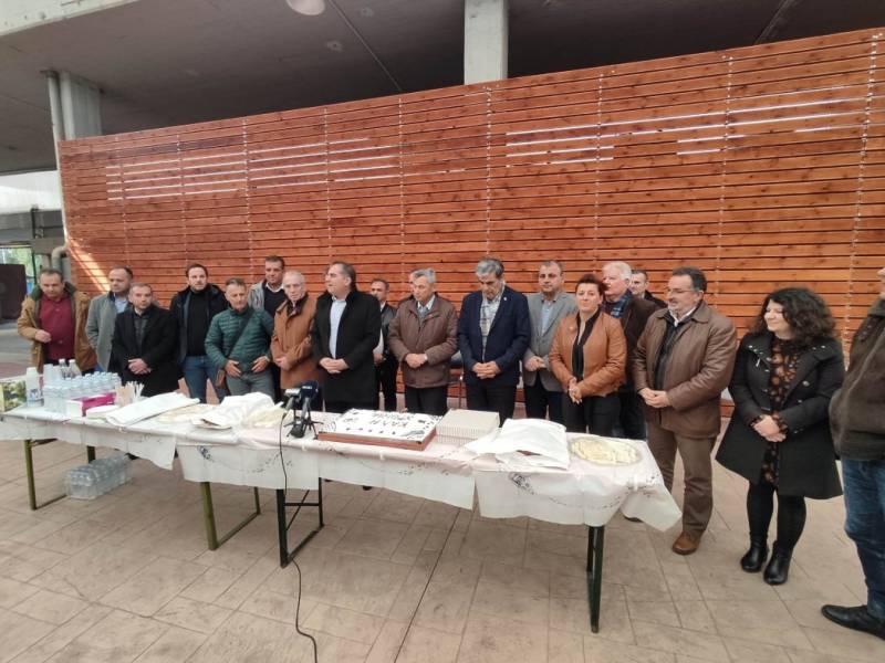 Έκοψαν πίτα στην Κεντρική Αγορά Καλαμάτας