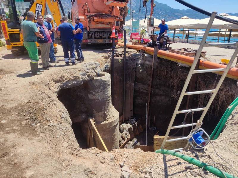 Τις επόμενες μέρες ξανά στην κυκλοφορία το τμήμα της Ναυαρίνου - Εντατικές εργασίες για την αποκατάσταση του αγωγού