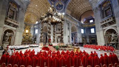Βατικανό: Το κονκλάβιο άρχισε, έκλεισαν οι πύλες της Καπέλα Σιξτίνα (βίντεο)