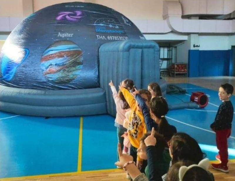 Το κινητό ψηφιακό πλανητάριο στο Πάρκο Σιδηροδρόμων
