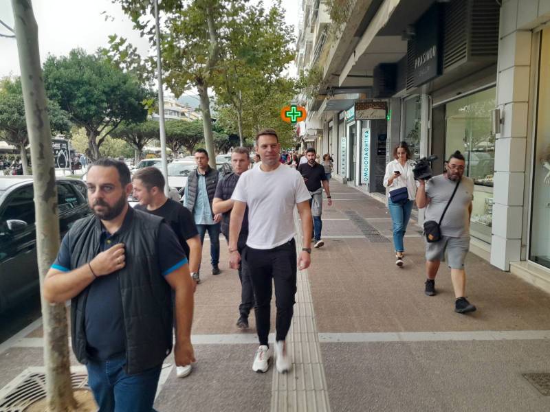 Αιφνιδιαστική επίσκεψη Κασσελάκη στην Καλαμάτα (βίντεο+φωτο)