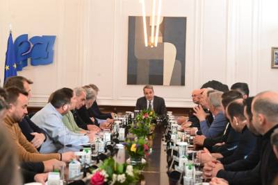 Οι ανακοινώσεις Μητσοτάκη μετά τη μαραθώνια συνάντηση με τους αγρότες (βίντεο)