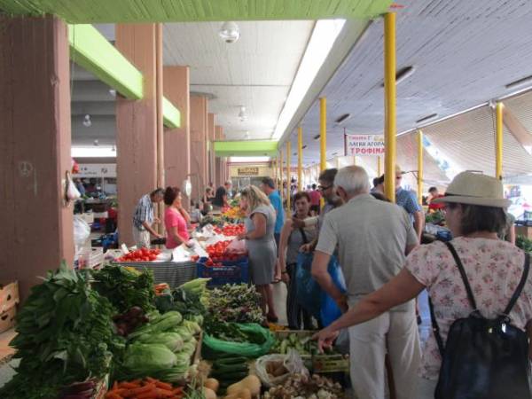 Παραμένει η ελεγχόμενη στάθμευση στην Κεντρική Αγορά Καλαμάτας - Προχωράει ο εσωτερικός διάδρομος