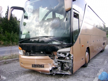 Τροχαίο στην ε.ο. Τσακώνα - Καλό Νερό με λεωφορείο που μετέφερε μαθητές