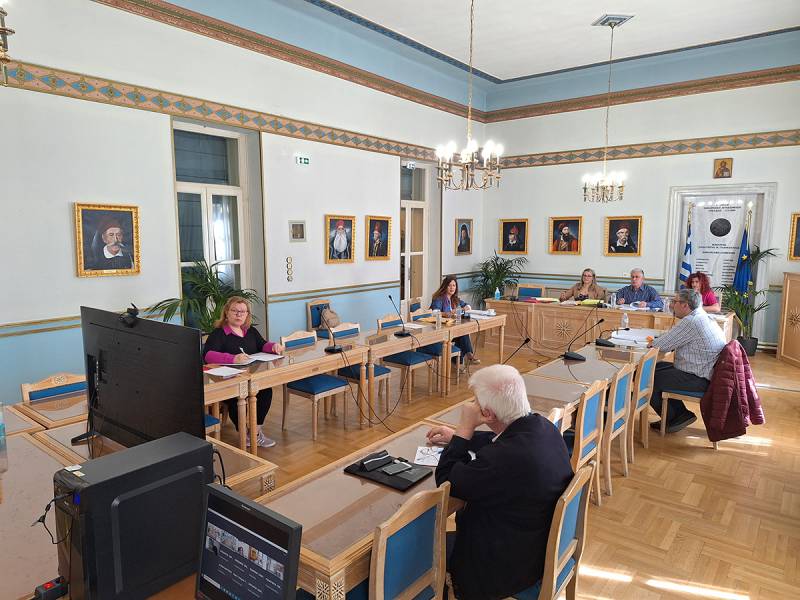 Περιφερειακή Επιτροπή: Προμήθεια προκατασκευασμένων αποδυτηρίων για γήπεδα