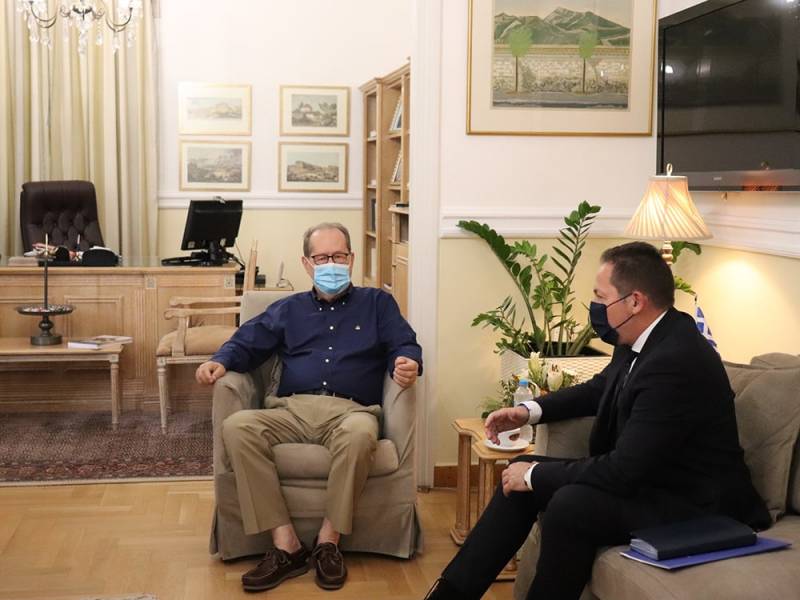 Πέτσας με Νίκα την Τρίπολη για επιτάχυνση εμβολιασμών