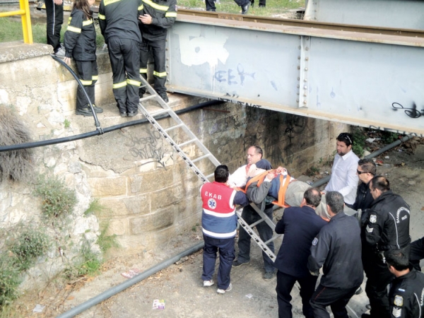 Σκοτώθηκε πέφτοντας από τη γέφυρα στην κοίτη του Νέδοντα