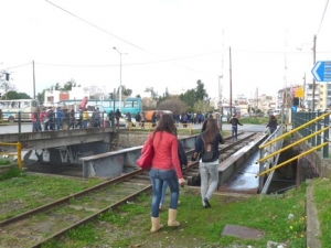 Μαθητές στις γραμμές