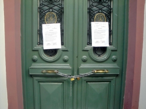 Συνεχίζουν την απεργία οι δημοτικοί υπάλληλοι