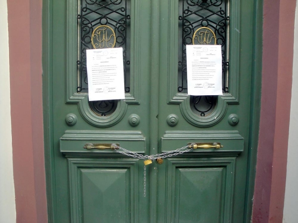 Συνεχίζουν την απεργία οι δημοτικοί υπάλληλοι