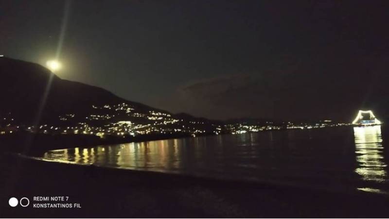 Πανσέληνος Ιουλίου: Εντυπωσίασε στην Καλαμάτα το «Φεγγάρι του Ελαφιού» (Φωτογραφίες)