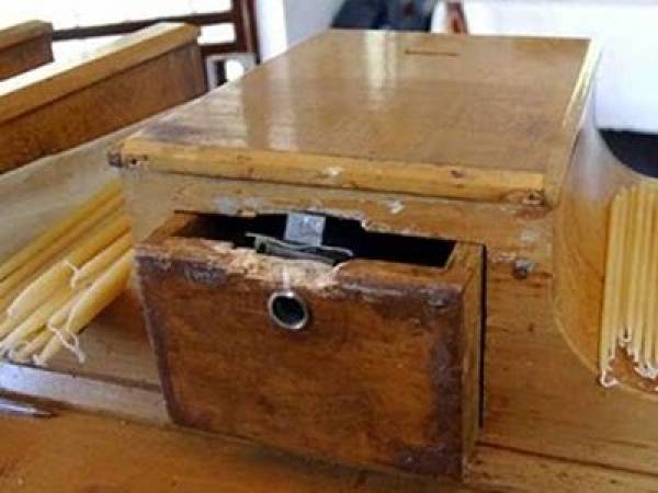 Ανήλικος "ποντικός" προσπάθησε να βάλει χέρι σε παγκάρια