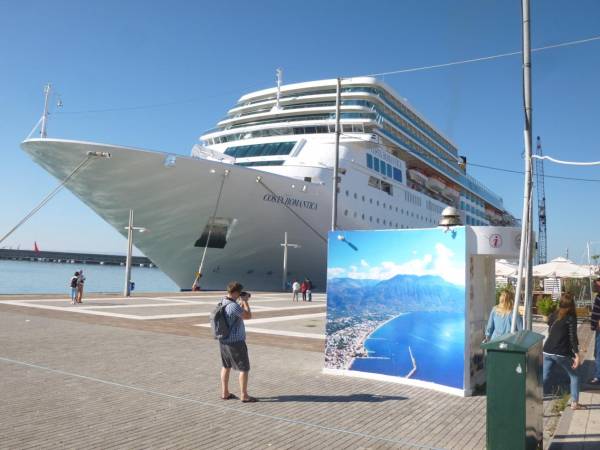 Στην Καλαμάτα με 1.340 επιβάτες σήμερα το "Costa Neoromantica"