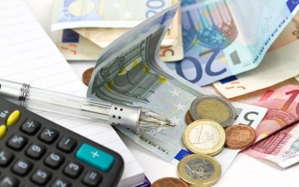 Ασφαλιστικό και φορολογικό επιβαρύνουν τη μεσαία τάξη