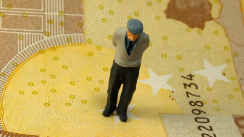 DW: Επιφυλακτικό το Βερολίνο για τη μη περικοπή των συντάξεων
