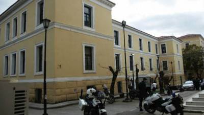 Μέλη του «Ρουβίκωνα» εισέβαλαν στην Ευελπίδων