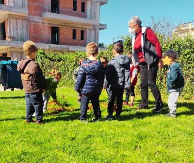 Φύτευσαν λουλούδια στο πάρκο τσέπης στα Γιαννιτσάνικα