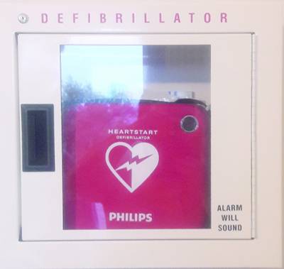 Αυτόματος εξωτερικός απινιδωτής στο Χρυσοχώρι από το Ίδρυμα Καρέλια