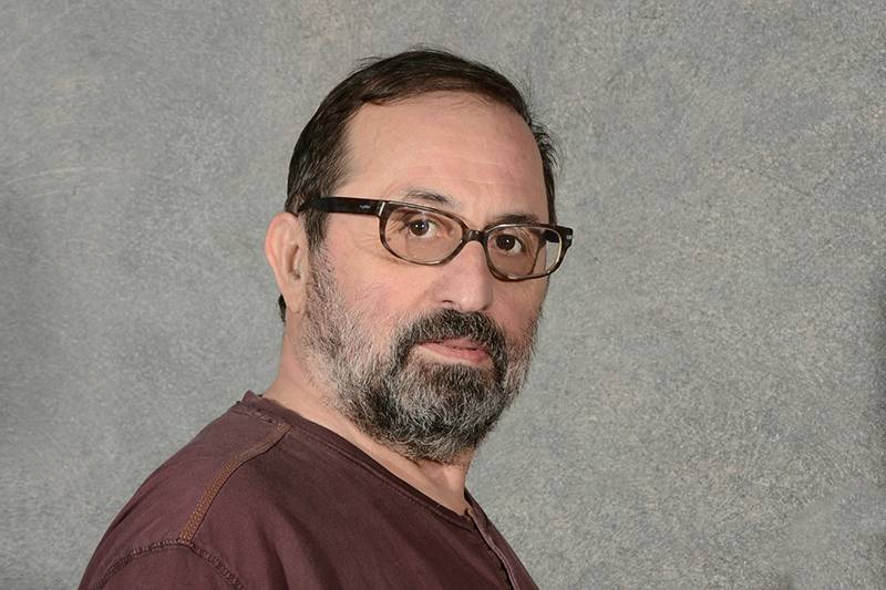 Ο ποιητής Δημήτρης Λέντζος στην "Ε": “Σκίζω περισσότερα από ό,τι γράφω”