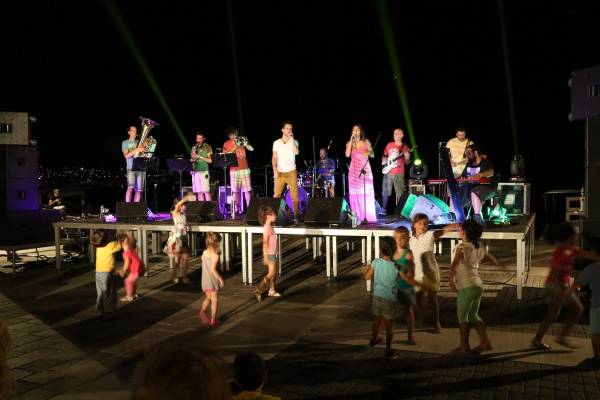 Οι "Melios Balkana Mama" εντυπωσίασαν στην Καλαμάτα (βίντεο και φωτογραφίες)