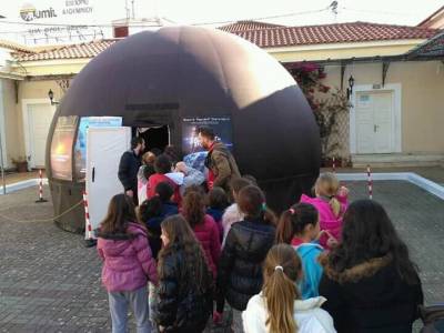 Προβολές στα Φιλιατρά από το φορητό πλανητάριο