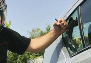 "Χέρι" σε αυτοκίνητο έβαλε 26χρονος στην Αγία Τριάδα Αργολίδας