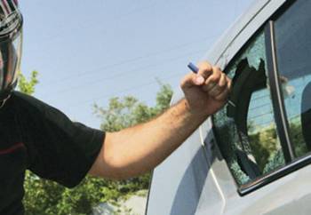 "Χέρι" σε αυτοκίνητο έβαλε 26χρονος στην Αγία Τριάδα Αργολίδας