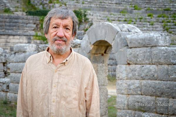 Ο Β. Καραμπούλας μιλά στην «Ε» για την «Απολογία Σωκράτη» που ανεβαίνει στα αρχαία ελληνικά