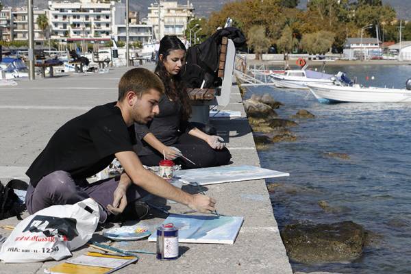 14 σπουδαστές της Καλών Τεχνών ζωγραφίζουν την Καλαμάτα (βίντεο-φωτογραφίες)